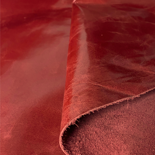 [MO-VA-LI-2R-00001] Vachette Froissée Ferme Vernis Terre Rouge