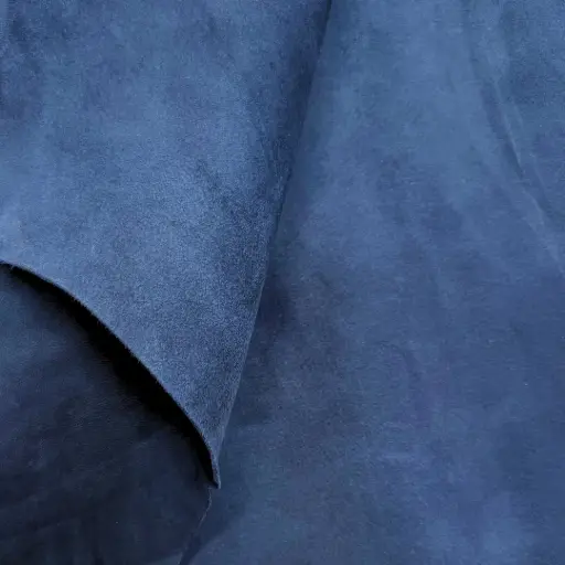 [AM-CH-VN-3B-00019] Croûte de cuir de chèvre Lisse Souple Velours Marine